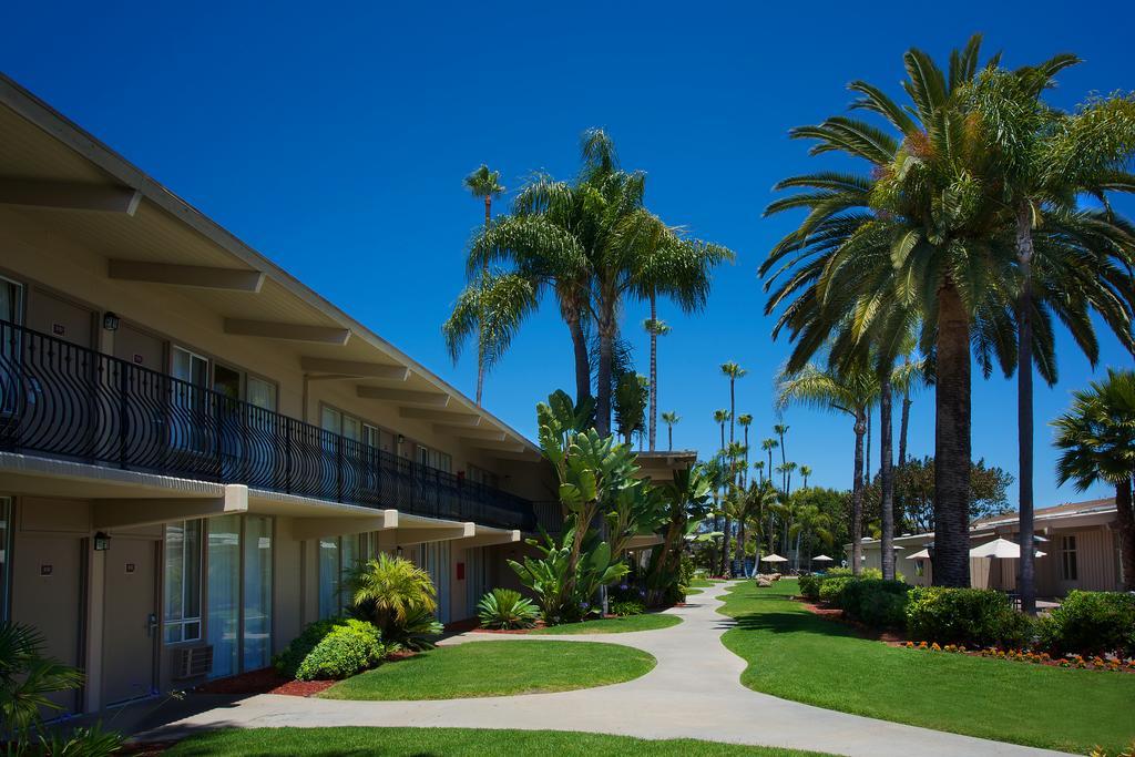 Ramada By Wyndham San Diego North Hotel & Conference Center Exterior photo